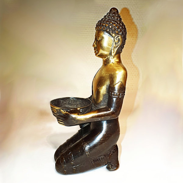 Buddha aus Bronze, mit Schale, Höhe ca 17cm