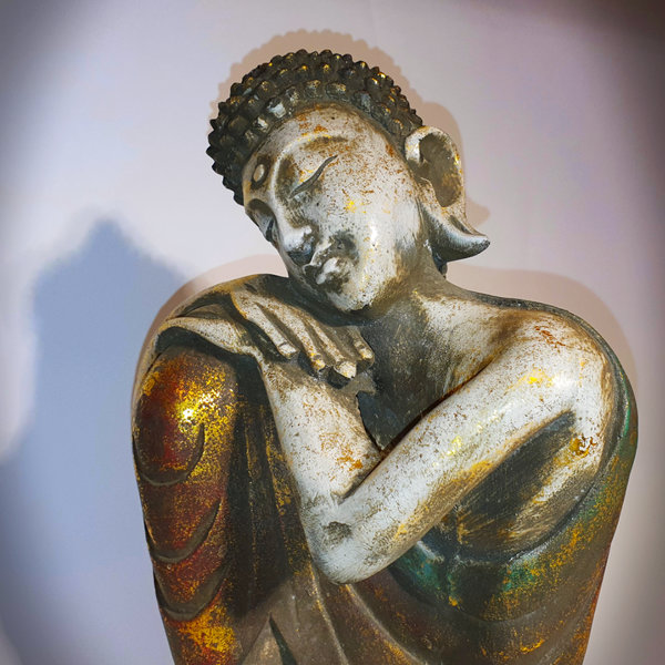 Träumender Buddha aus Kunstharz, Höhe ca. 30 cm