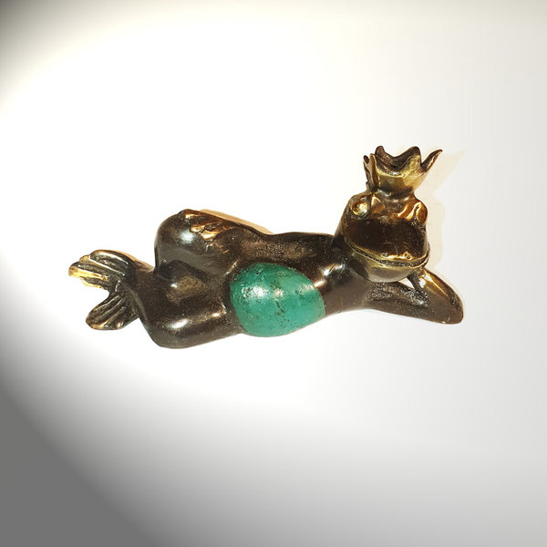 kleiner Froschkönig aus Bronze, liegend, ca. 8cm